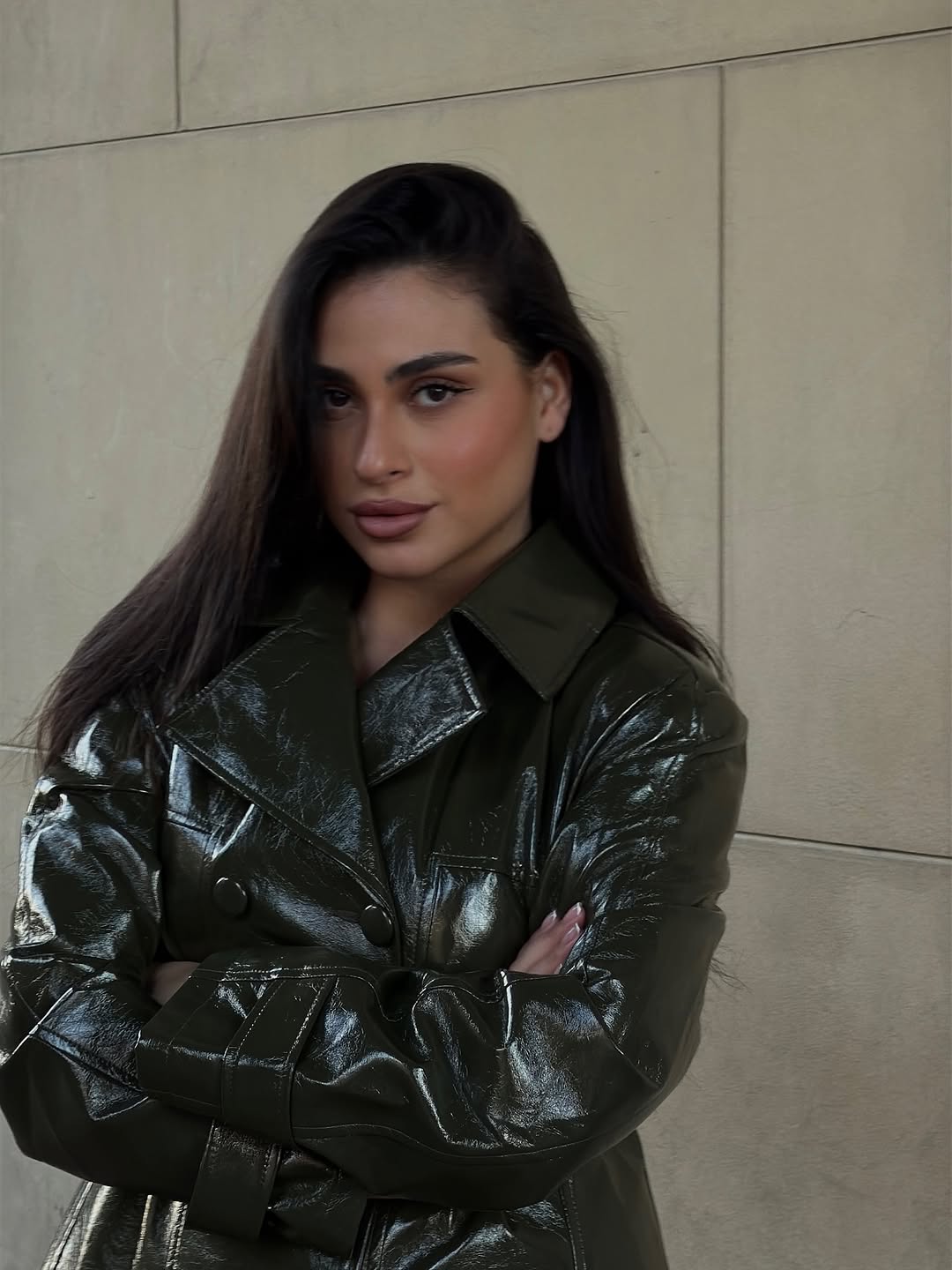 Street Fashion Jacket - تنورة جلدية لامعة بلون بني داكن