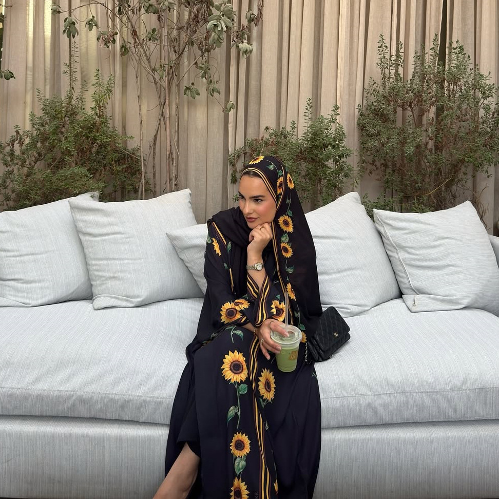 عباءة كارديجان دبي مع غطاء رأس - مراجعة Street Fashion Dubai وسعره