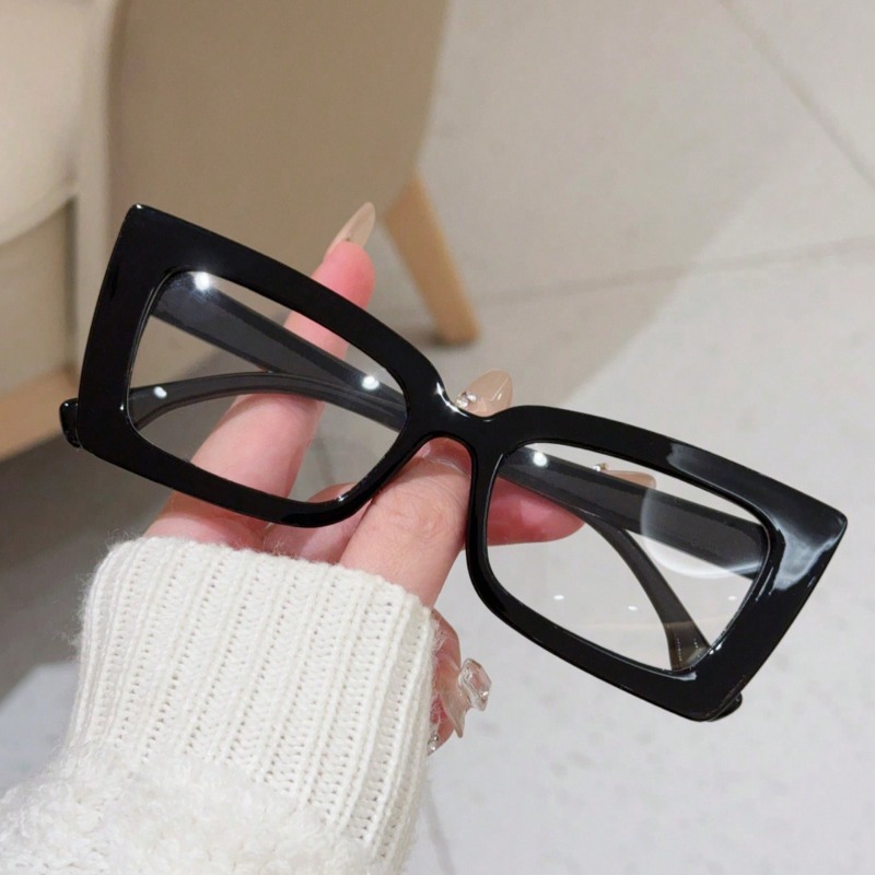 نظارات نسائية جديدة بإطار كبير - مراجعة Street Fashion Photography وسعره