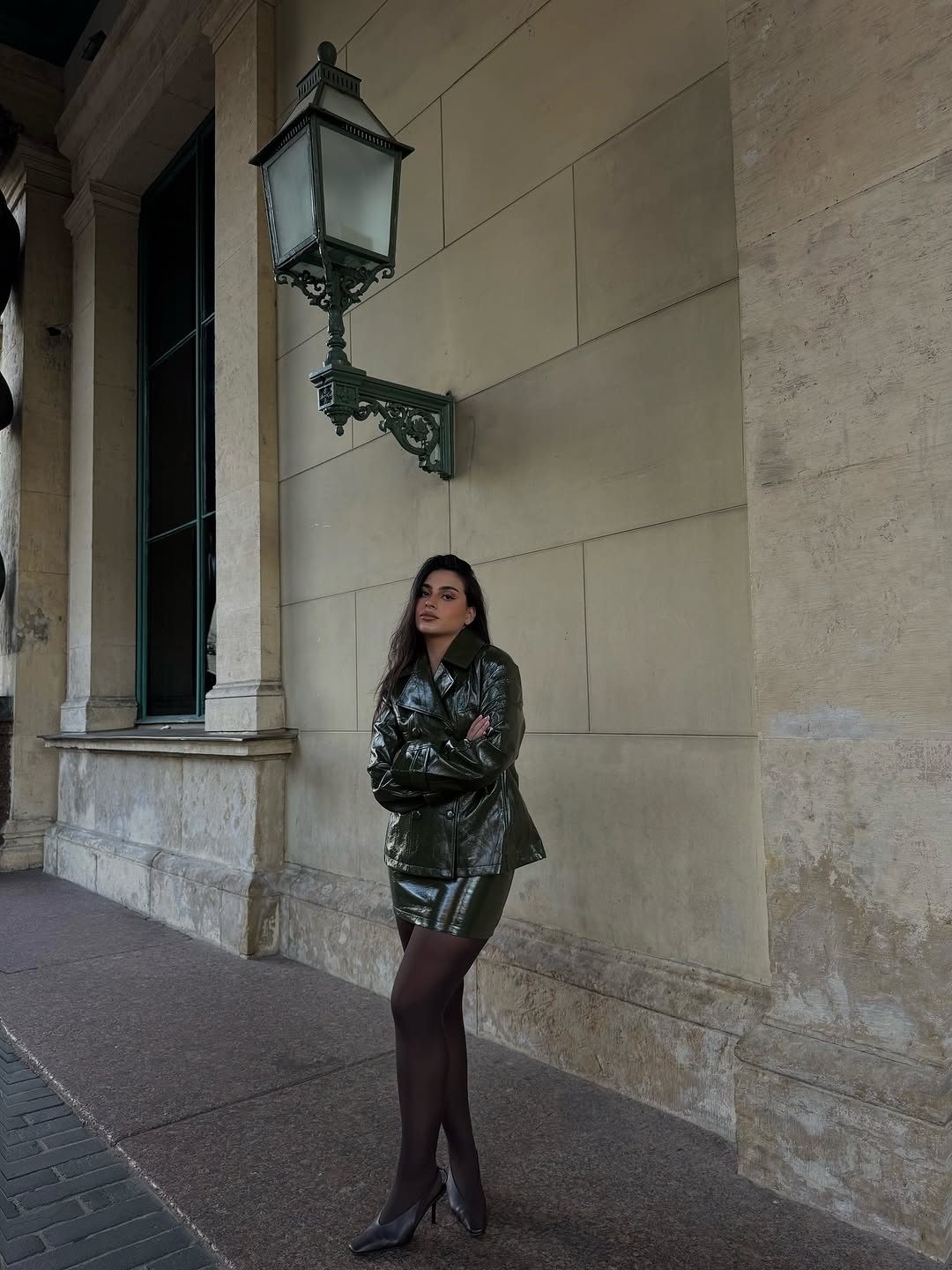 تنورة جلدية لامعة بلون بني داك - مراجعة Street Fashion Jacket وسعره